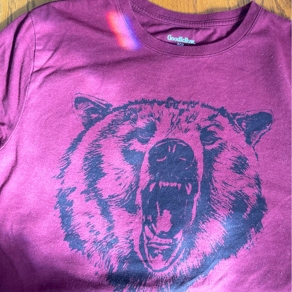 Goodfellow & Co Mens Size Medium Burgandy Bear Tshirt